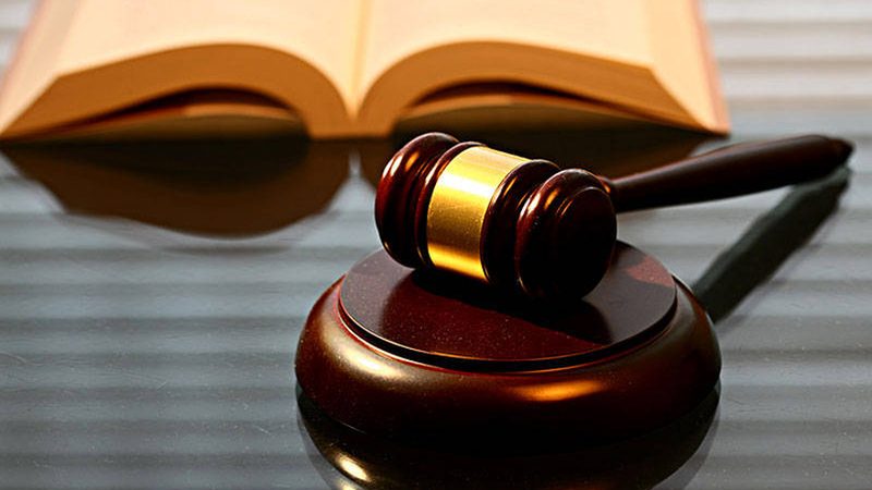 在名称预先核准通过后，企业需向工商局提交以下材料：